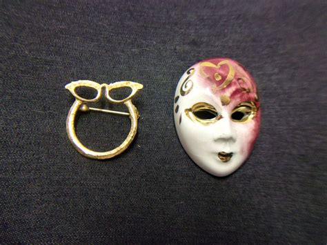 harlequin mask brooch mardi gras pin eyeglasses pin vintage etsy harlequin mask brooch