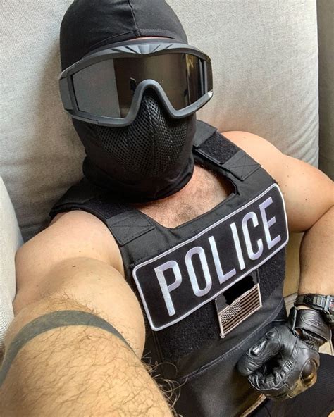 Tight Gear Hot Cops Look Man Beefy Men Masked Man Hommes Sexy