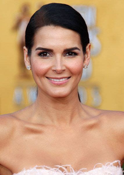 Angie Harmon She S Half Cherokee Native American Half Greek What A Combo Gorgeous Dark Skin