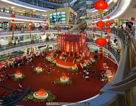 1 lebuh bandar utama, petaling jaya 47800, malezya. Centre court in 1 Utama mall picture. Other shopping ...