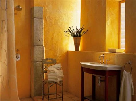 En revêtement mural ou de sol dans la salle de bain, l'enduit de tadelakt offre de nombreux avantages. Salle de bains jaunes : 32 idées pour une décoration lumineuse