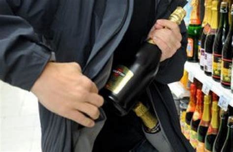 brașov bărbat din județul suceava reținut după ce a sustras mai multe sticle cu băuturi