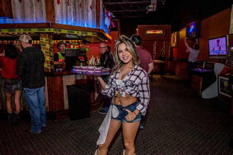 Photos San Antonio Country Bar Gets Wild For A Daisy Dukes Contest