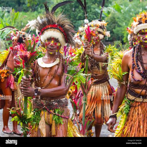 People Of The Selehoto Alunumuno Tribe In Traditional Tribal Dress