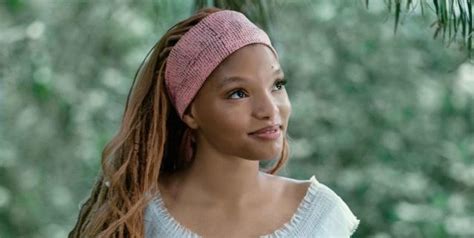 little mermaid star halle bailey goes unnoticed at movie screening