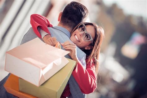 Premium Photo Loving Couple Shopping