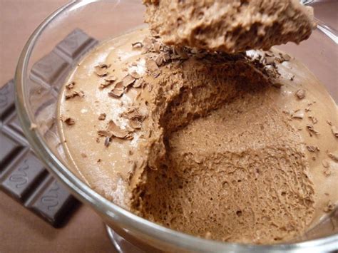 This easy chocolate mousse recipe is super simple to make from scratch and deliciously light and fluffy. Rezept: Mousse au chocolat