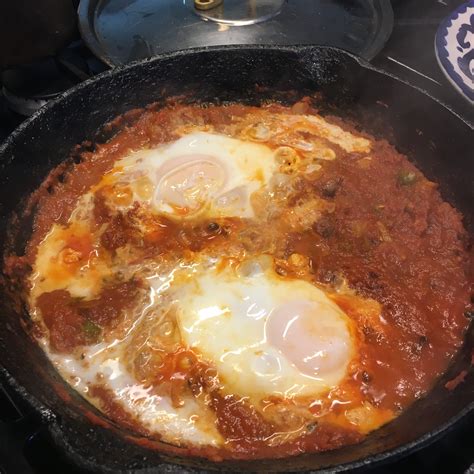 Spicy Poached Eggs With Tomatoeshuevos Kon Tomatshakshouka Sefardi Cook