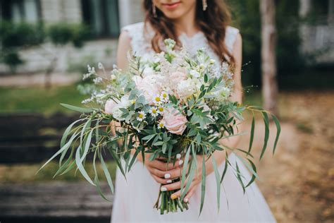 9 Ways To Save Money On Your Wedding Flowers House Of Oliver