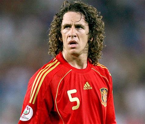 In la pobla de segur, испания). Carles Puyol medita detenidamente su marcha de la ...