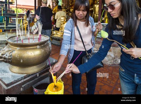 Thai Girls Stockfotos And Thai Girls Bilder Alamy