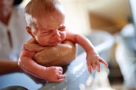 Por Que Adiar O Primeiro Banho Do Bebê A Ciência Explica Mil Dicas