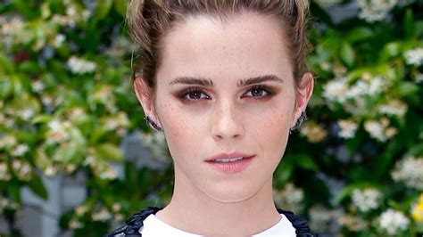 Emma Watson S Cleavage Was Digitally Altered For A Misleading YouTube Ad Snopes Com