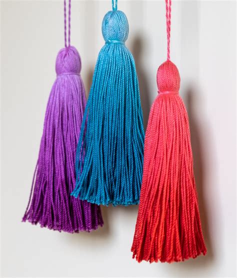 How To Make The Cutest Dip Dyed Ombre Tassels Otherwise Amazing