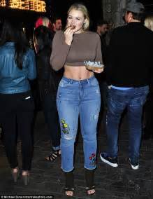 Iskra Lawrence Flaunts Figure For Night At La Nightclub Daily Mail Online