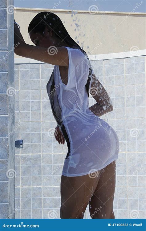 Fitness Woman Showering Stock Image Image Of Firm Calfs 47100823