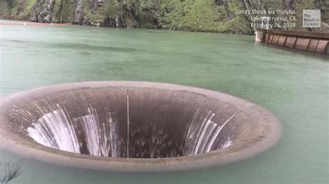 ‘glory Hole Creates Mesmerizing Scene Videos From The Weather