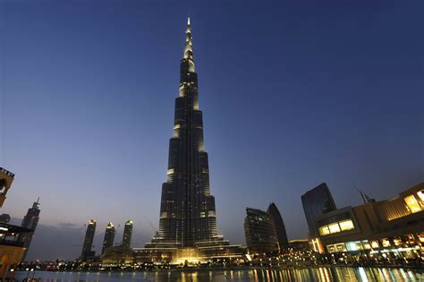 Stockwerk wieder offen und der andrang ist groß. Burj Khalifa - das höchste "Haus" der Welt Foto & Bild ...