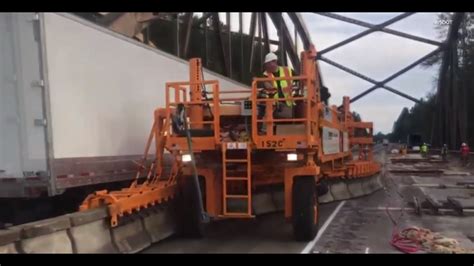 Zipper Truck That Moves Barriers To Be Used On Interstate