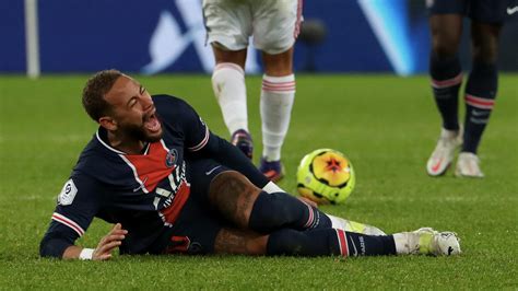 Thiago Mendes Partner Reveals Death Threats Following Foul On Psg Star Neymar Eurosport