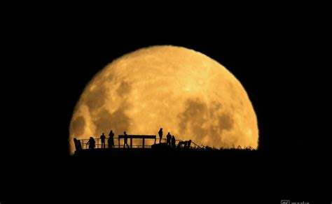 How To Shoot A Full Moon Silhouette