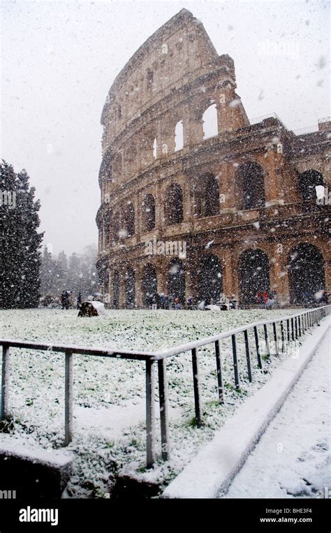 The Colosseum Under Heavy Snow Rome Italy Stock Photo Alamy