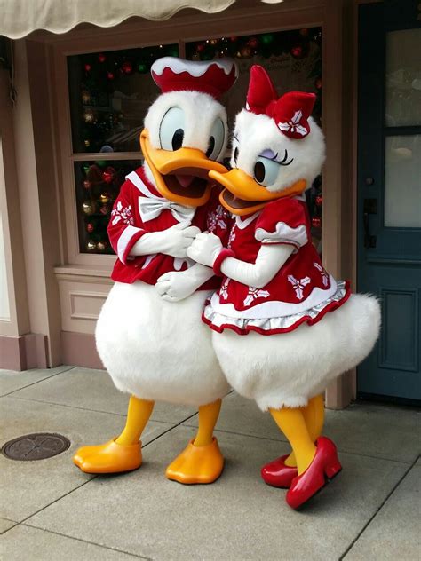 Christmas Donald And Daisy Disney Cosplay Disney Holiday Walt Disney