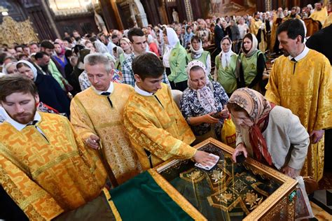 Orthodox Pilgrims Flock To Moscow To See Holy Relics The Moscow Times