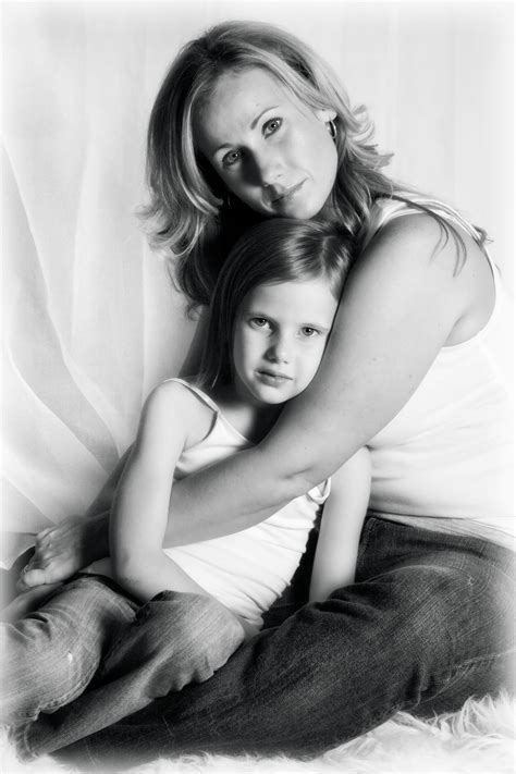 Mother And Daughter Mother Daughter Poses Mother Daughter Photography Mommy Daughter