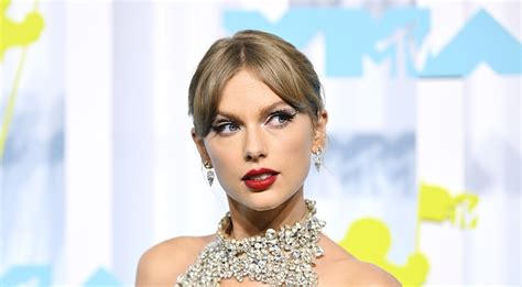 Taylor Swift Shines At Mtv Vmas 2022 In Crystal Embellished Oscar De La