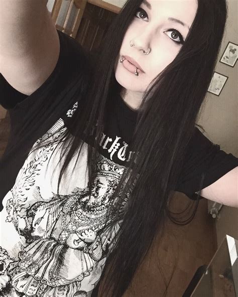 Black Metal Girl Metal Girl Outfit Metal Girl Style Heavy Metal Girl Girls With Black Hair
