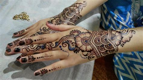 Gambar dan video henna maroon dan white by moms galvin desainnya sangat. Gambar Gambar Lengkap Henna Tangan India Teknik Menggambar ...
