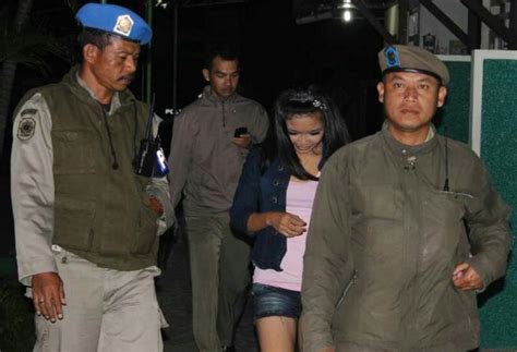 Operasi Yustisi Di Cibinong Satpol Pp Pergoki Pasangan Mesum Di Kamar