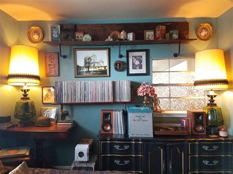 Browse through our selection of 1000's of vinyl wall decals. Bedroom setup plus vinyl wall storage! : listeningspaces