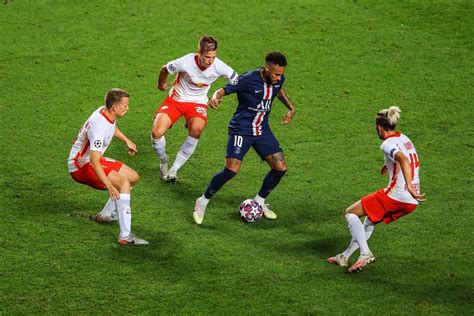 Neymar is a forward who have played in 18 matches and scored 9 goals in the 2020/2021 season of ligue 1 in france. PSG bate RB Leipzig com Neymar decisivo e vai à final da ...
