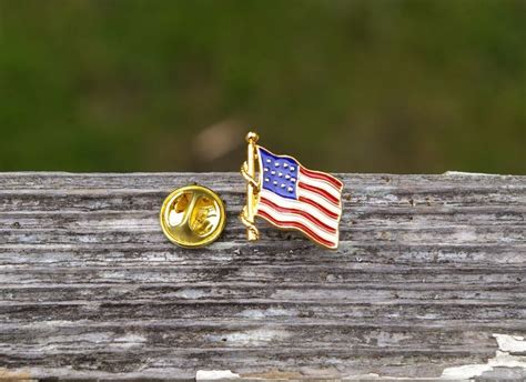 American Flag Gold Tone Metal Lapel Pin Pinback Usa America Us Stars