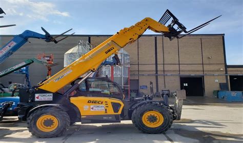 5 Carriage Attachments Used In High Capacity Telehandler