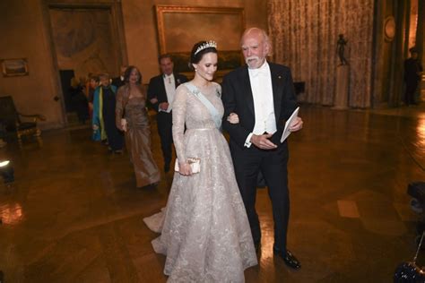 Hon håller nu på att rasera det. Metro Mode listar de finaste klänningarna på Nobelfesten ...