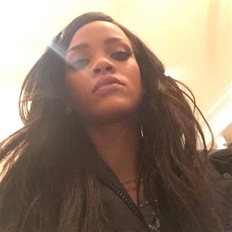 Sabrina ミ☆ On Twitter Rihanna Selfies A Thread