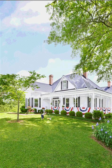 15 Beautiful White Farmhouses Home Stories A To Z