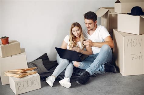Free Photo Couple Moving And Using Boxes