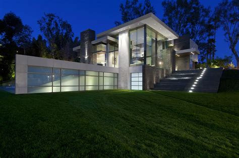 Eco Friendly Modernist Luxury Mansion In Beverly Hills