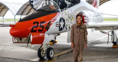 Madeline Swegle Becomes Us Navys 1st Black Female Fighter Pilot ‘go