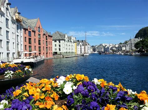 Click now to get exclusive deals on norway holiday packages with airfare, hotel and sightseeing. Guided Walk in Alesund Day Tour - Norway | Day tours ...