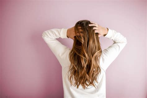4 Different Types Of Dandruff And How To Remove It Stbotanica