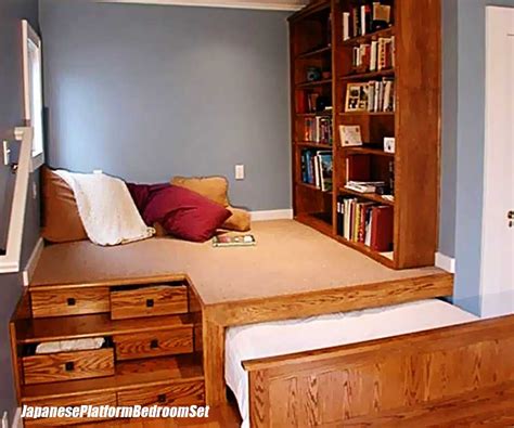 Bentuk minimalis simpel, tempat tidur tanpa kaki, namun tersedia tempat menaruh buku di bagian headboard. Tampil Beda, 10 Inspirasi Desain Kamar Tidur Minimalis ala ...