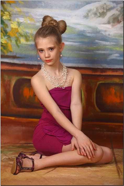 Get your hair holiday ready!! Model Elona V » Living Dolls