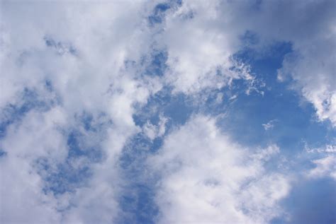 と思います (to omoimasu) more formal. 雲の種類 この雲が何雲か教えてください / 「層積雲」だと ...