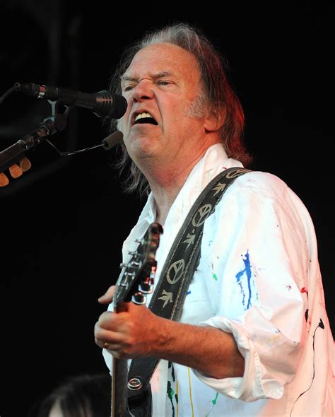 Neil Young rocks out with Dave Matthews | Who2