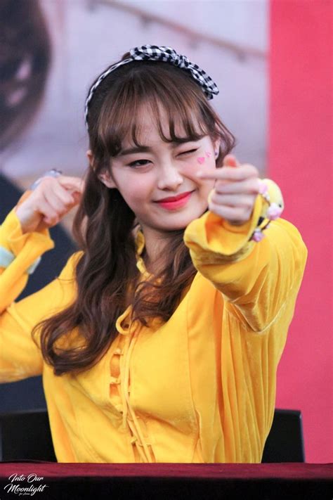 FY LOONA South Korean Girls Korean Girl Groups Oppa Gangnam Style Chuu Loona Eye Circles
